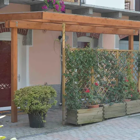 アパート Mara ドモドッソラ